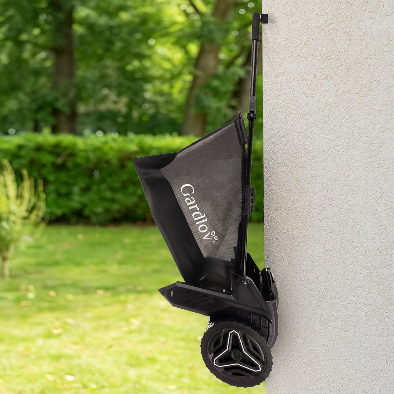 Jedinečný ručný zberač lístia a trávy